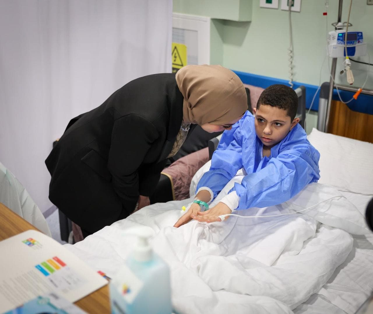 زيارة مستشفى الناس وتقديم هدايا للأطفال المرضى