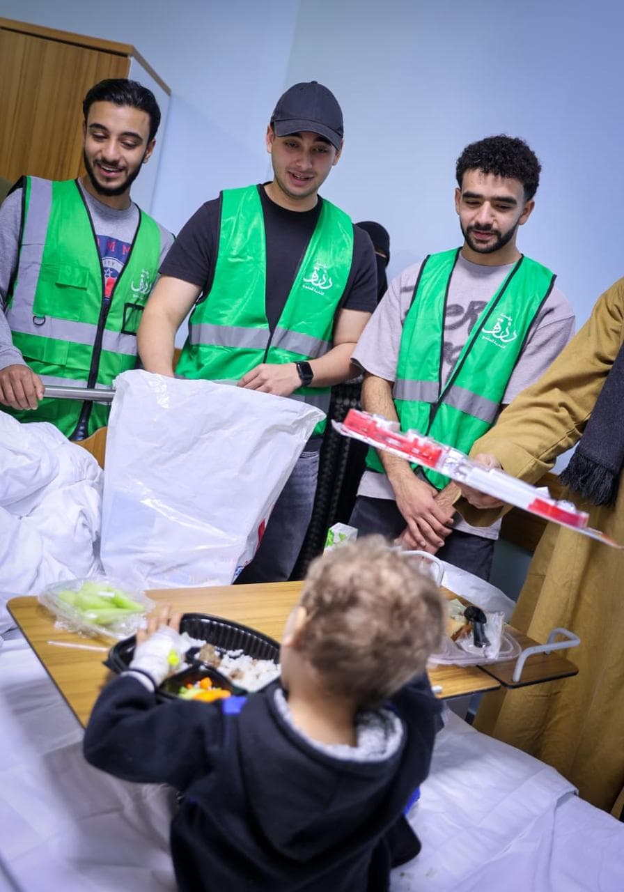 زيارة مستشفى الناس وتقديم هدايا للأطفال المرضى