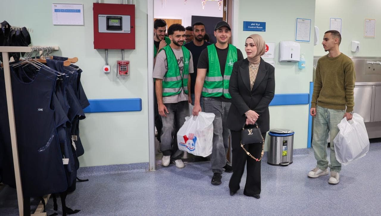 زيارة مستشفى الناس وتقديم هدايا للأطفال المرضى