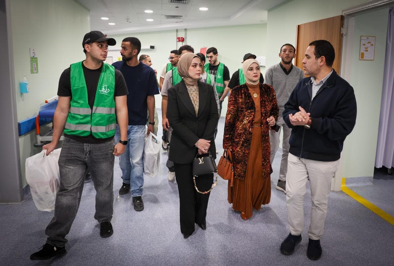 زيارة مستشفى الناس وتقديم هدايا للأطفال المرضى