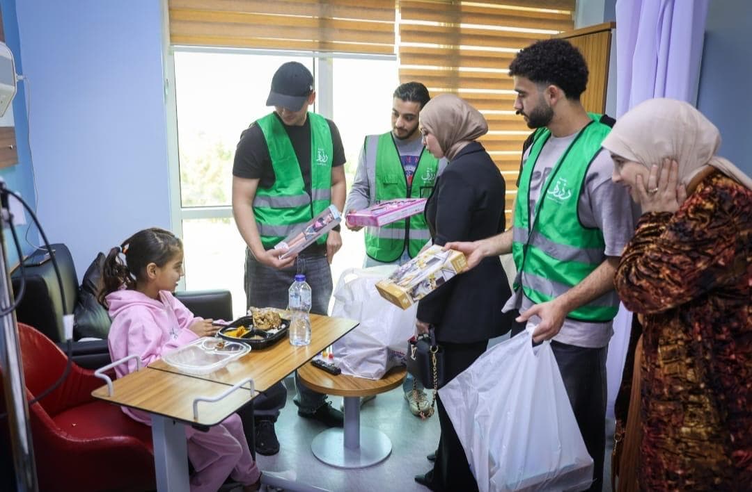 زيارة مستشفى الناس وتقديم هدايا للأطفال المرضى