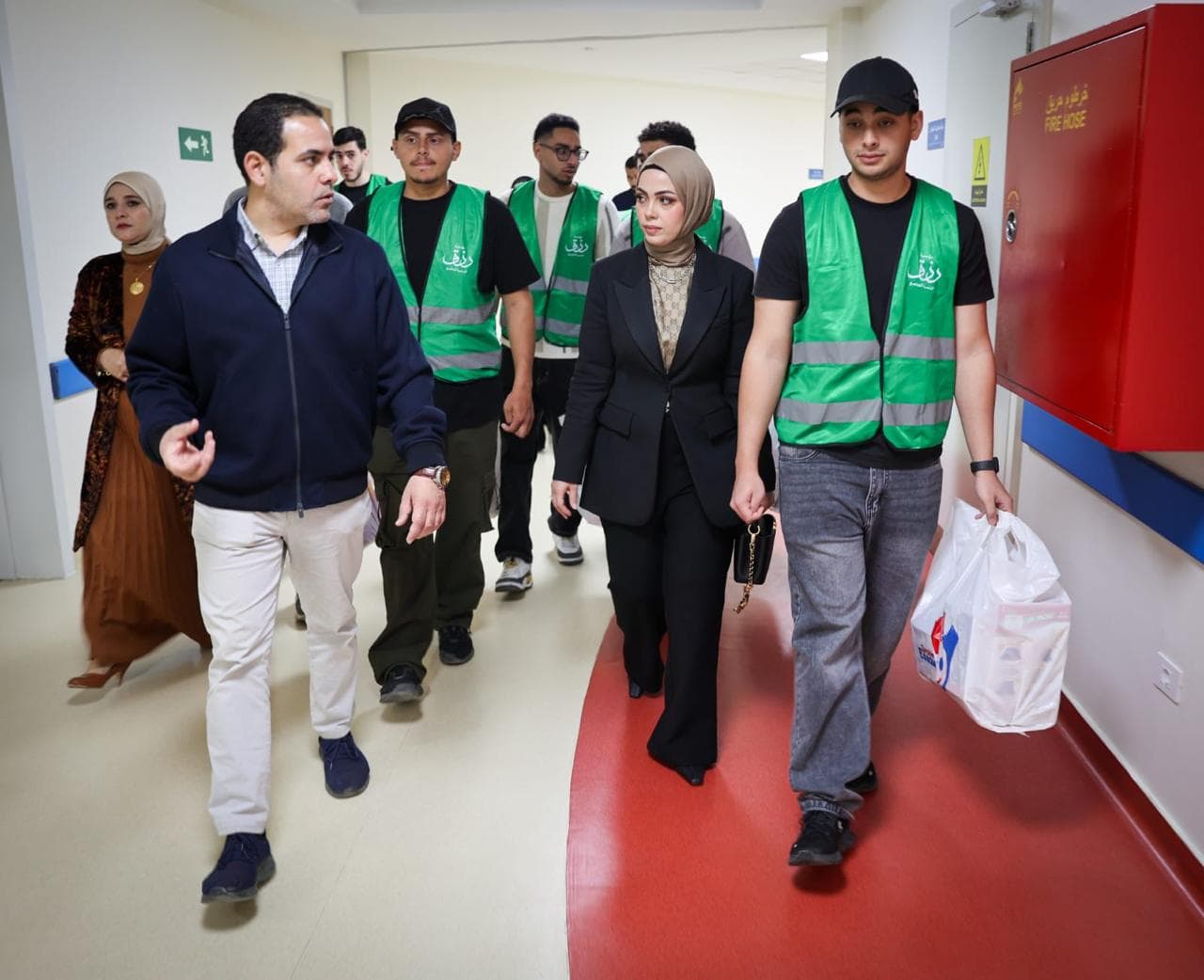 زيارة مستشفى الناس وتقديم هدايا للأطفال المرضى
