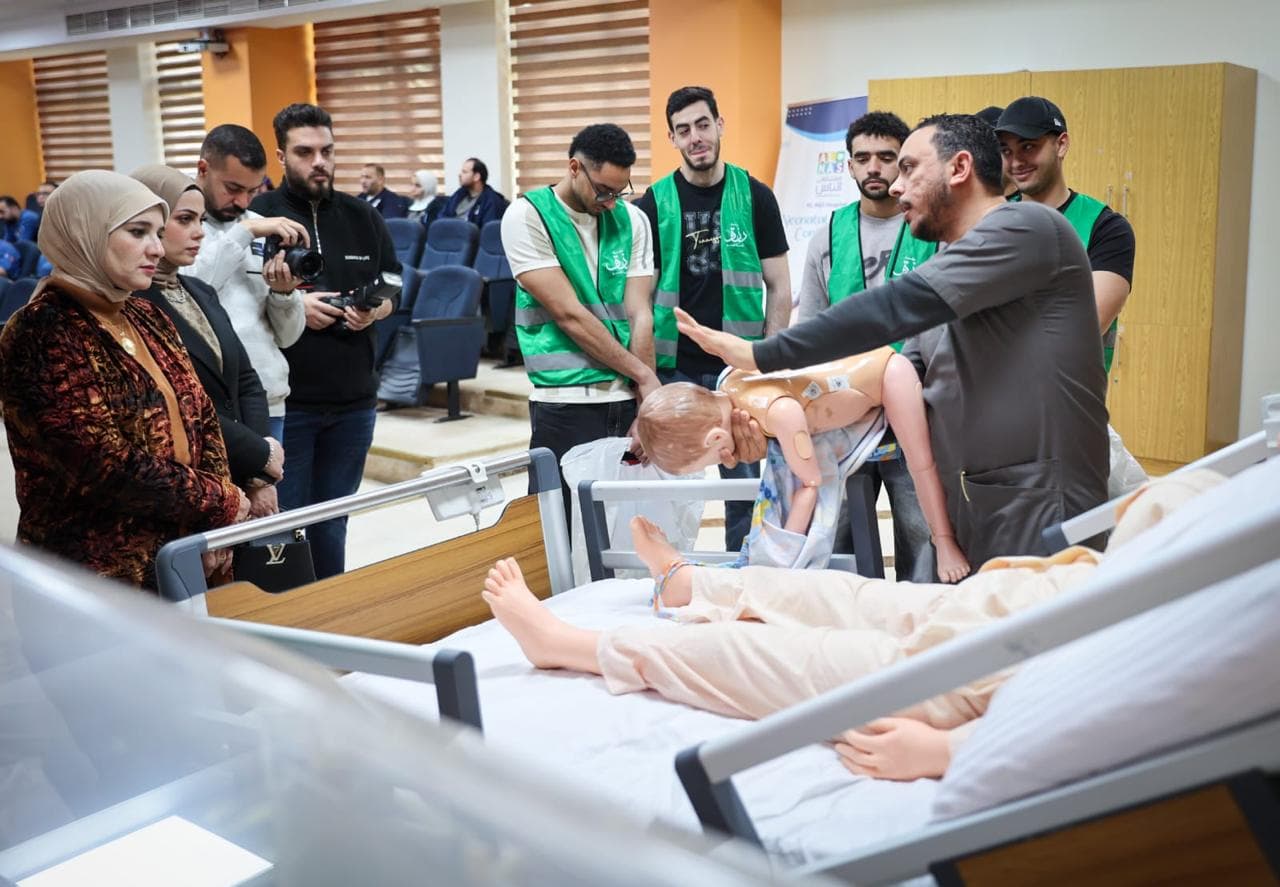 زيارة مستشفى الناس وتقديم هدايا للأطفال المرضى