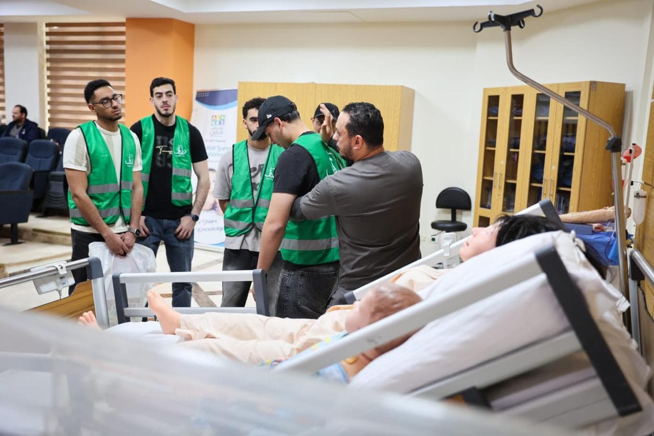 زيارة مستشفى الناس وتقديم هدايا للأطفال المرضى