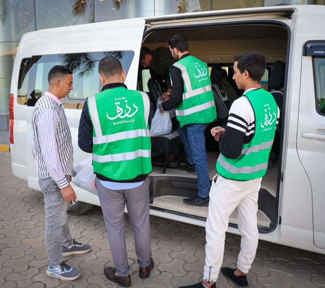 زيارة مستشفى الناس وتقديم هدايا للأطفال المرضى