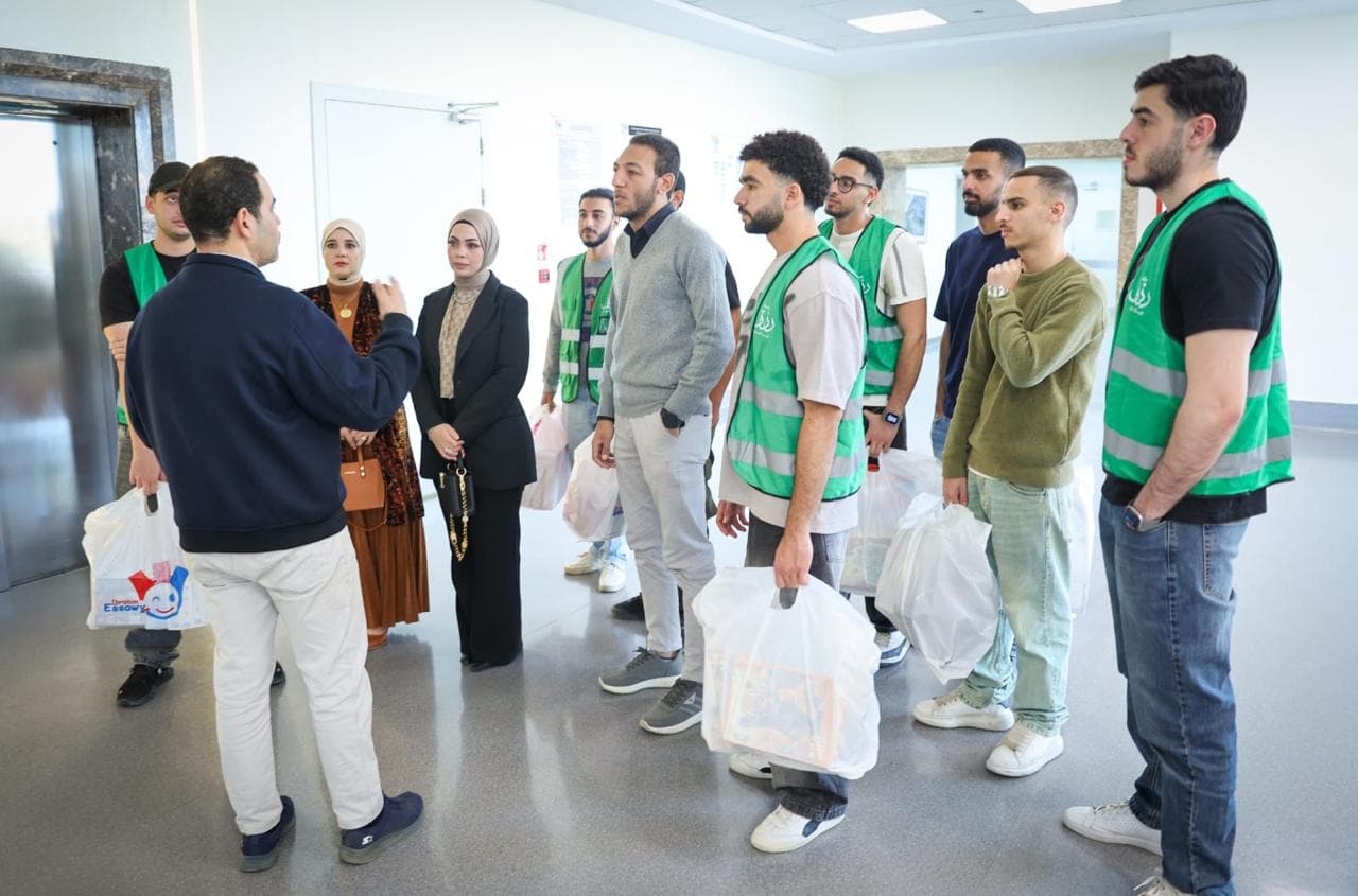 زيارة مستشفى الناس وتقديم هدايا للأطفال المرضى