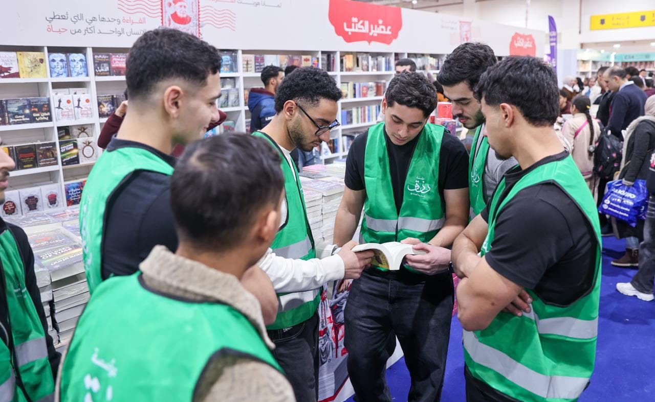 متطوعو رزق بين أجنحة معرض القاهرة الدولي للكتاب
