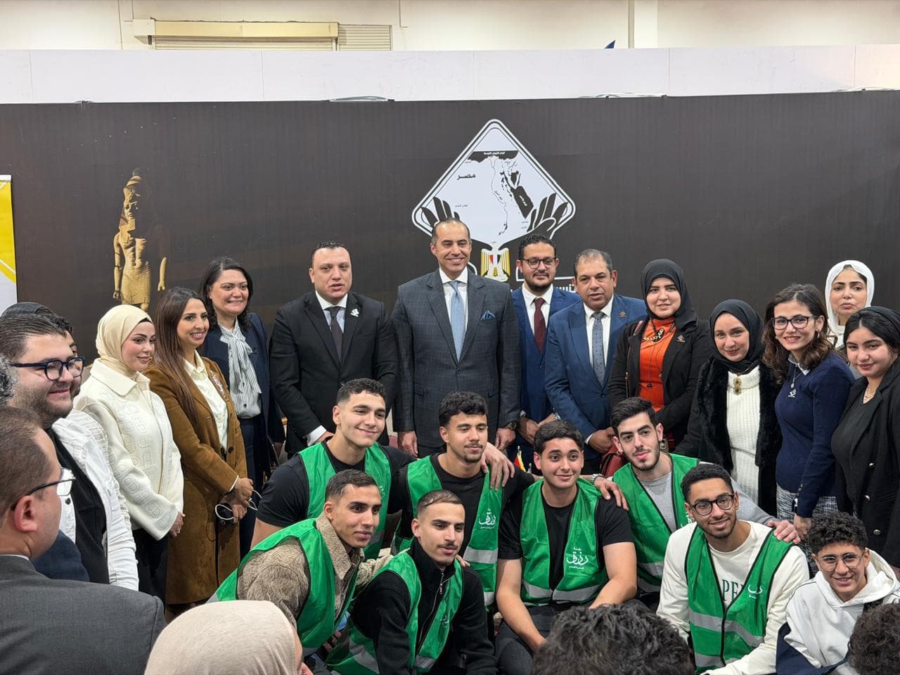 مشاركو ندوة الوعي السياسي مع متطوعي مؤسسة رزق