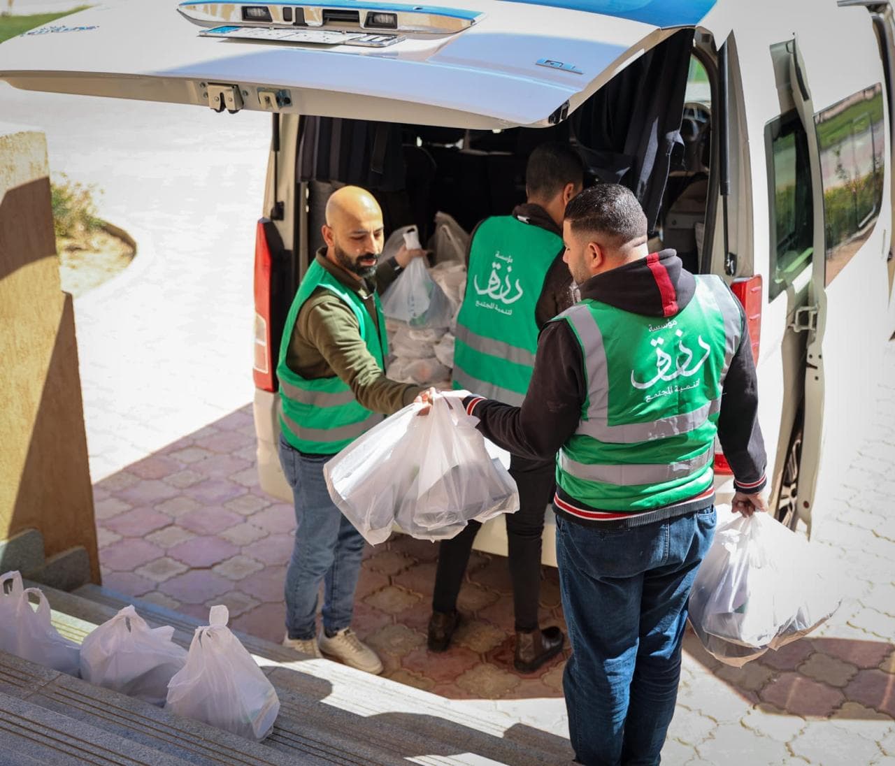 زيارة دار الهنا وتوزيع وجبات الإفطار