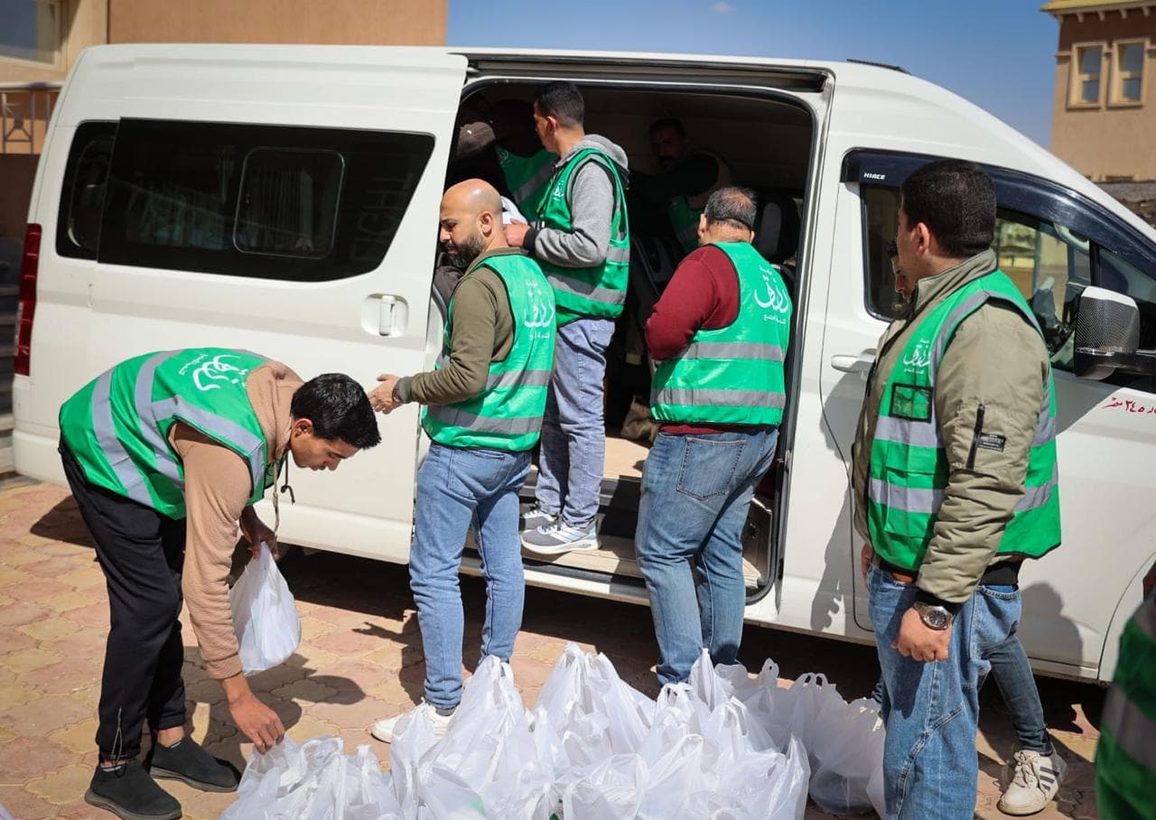 زيارة دار الهنا وتوزيع وجبات الإفطار