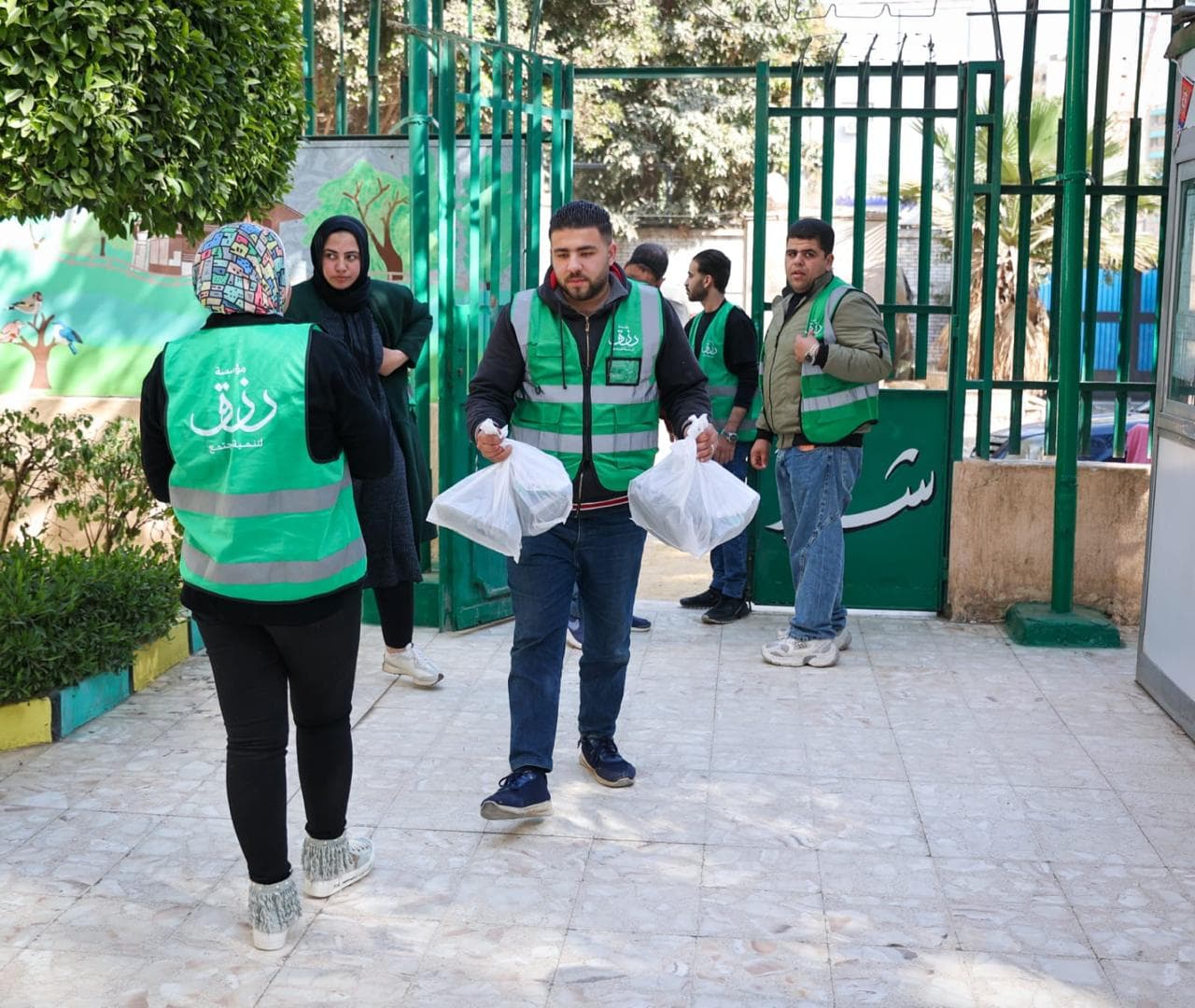زيارة دار الهنا وتوزيع وجبات الإفطار