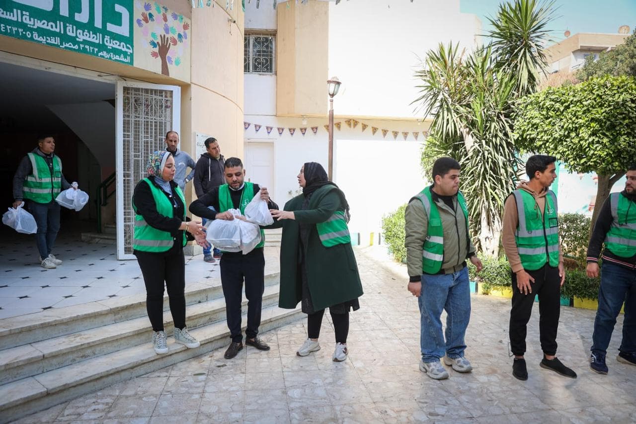 زيارة دار الهنا وتوزيع وجبات الإفطار