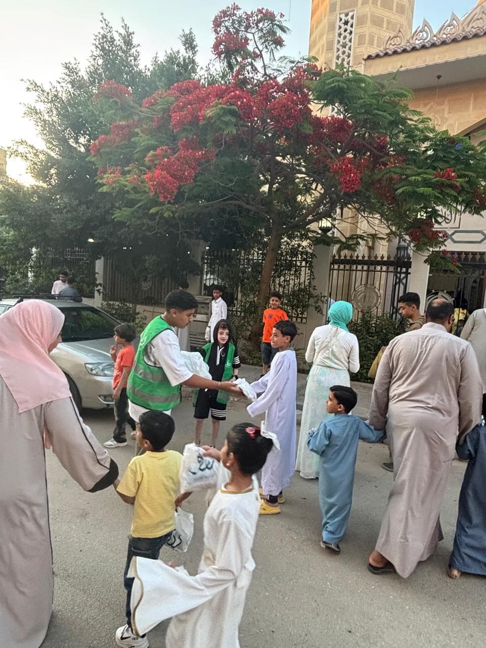 مبادرة فرحة العيد وتوزيع الهدايا على الأطفال