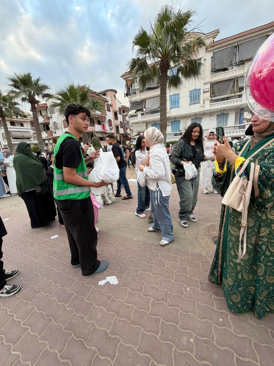 مبادرة فرحة العيد وتوزيع الهدايا على الأطفال