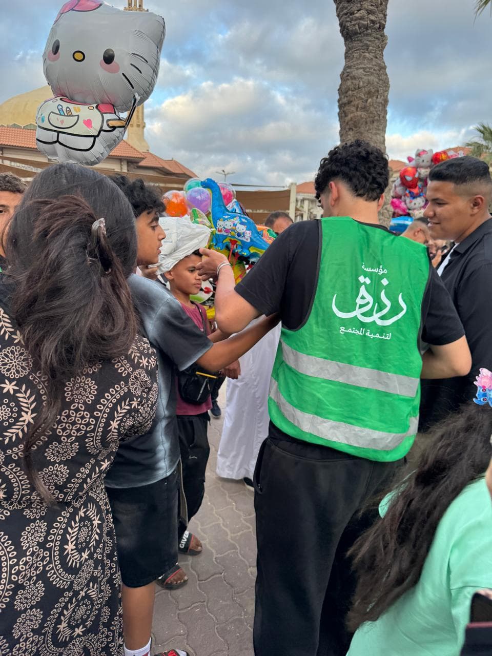مبادرة فرحة العيد وتوزيع الهدايا على الأطفال