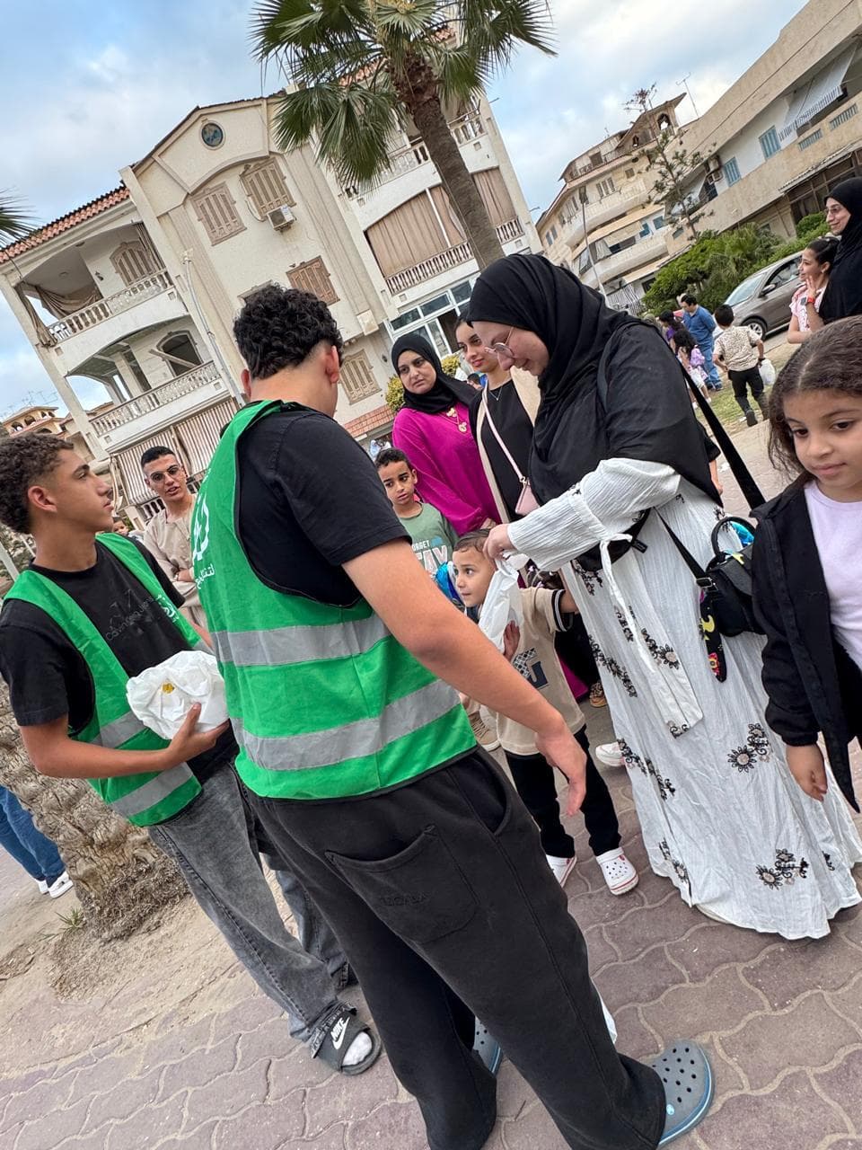 مبادرة فرحة العيد وتوزيع الهدايا على الأطفال