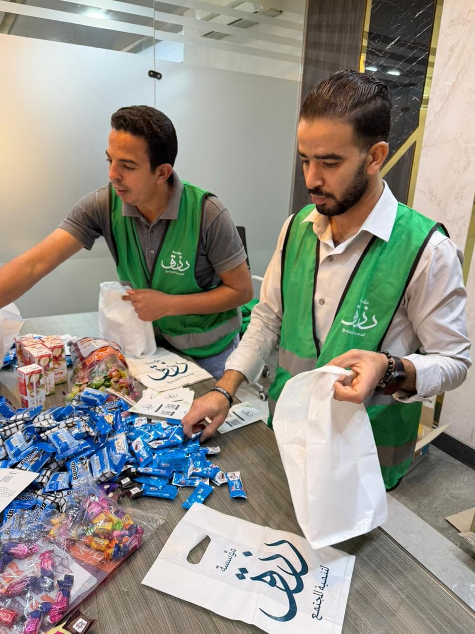 مبادرة فرحة العيد وتوزيع الهدايا على الأطفال