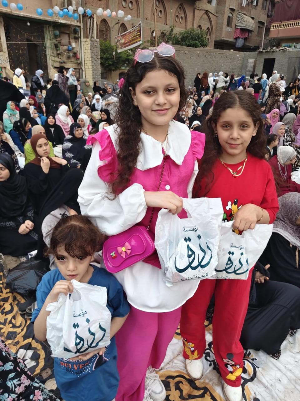 مبادرة فرحة العيد وتوزيع الهدايا على الأطفال