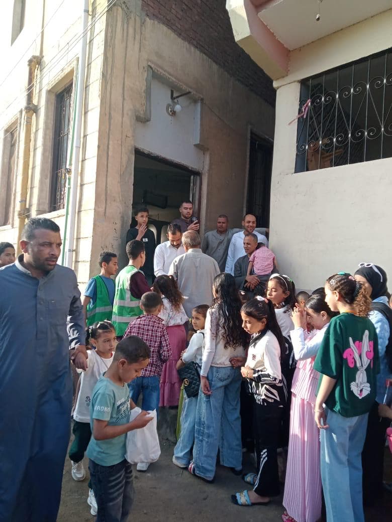 مبادرة فرحة العيد وتوزيع الهدايا على الأطفال