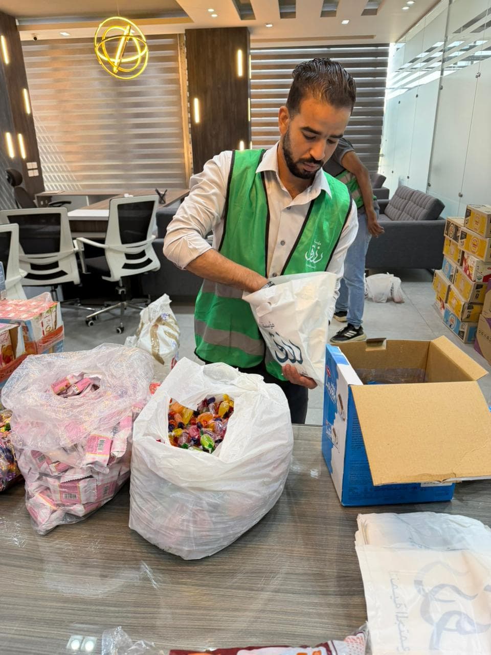 مبادرة فرحة العيد وتوزيع الهدايا على الأطفال