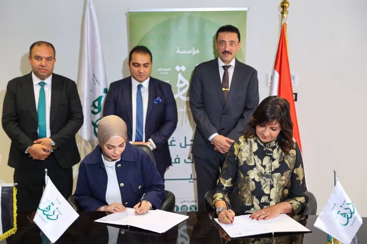 لحظة توقيع بروتوكول التعاون مع مؤسسة فاهم