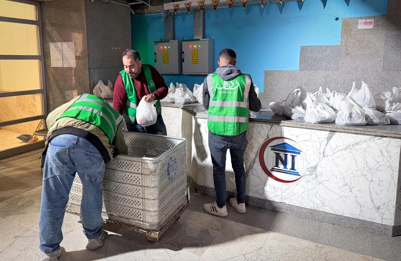 توزيع إفطار رزق على باب معهد ناصر
