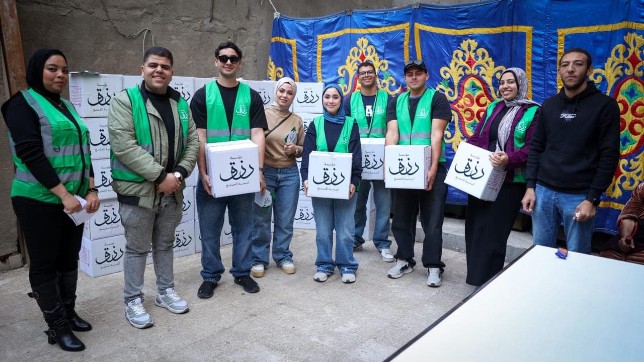 توزيع كراتين رزق كريم في حي عابدين