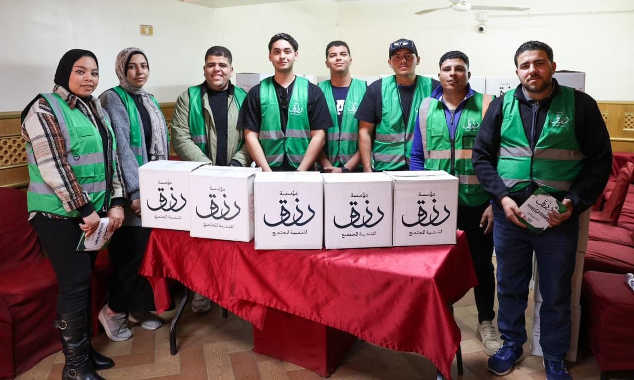 توزيع كراتين رزق كريم في حي الوايلي