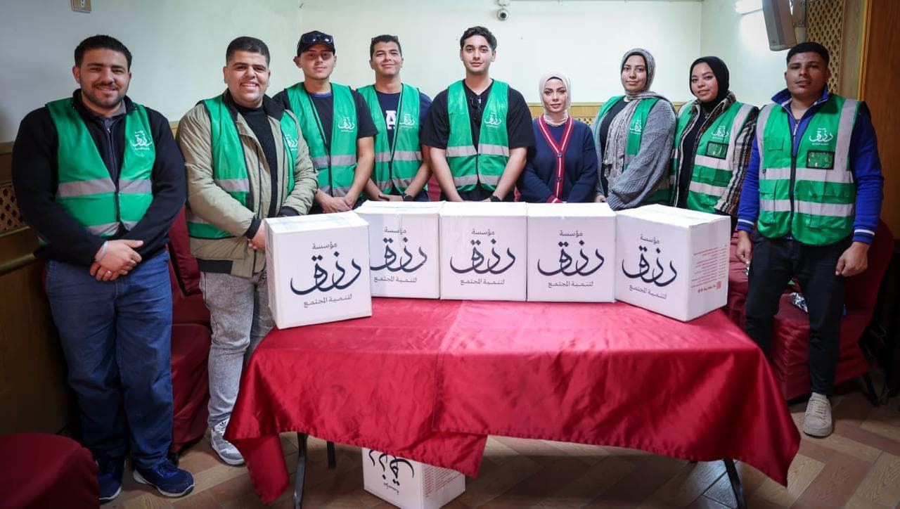 توزيع كراتين رزق كريم في حي الوايلي