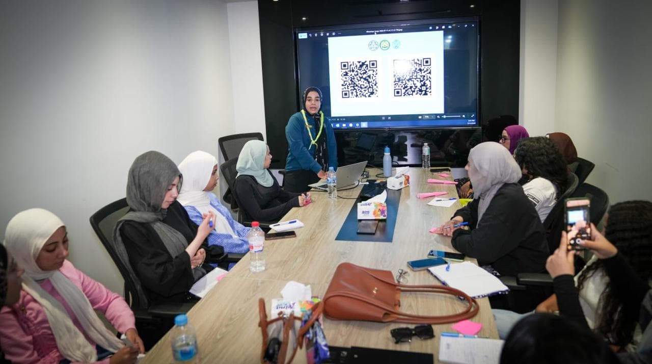 تدريب برنامج التصفح الذكي (Surf Smart) لمتطوعي مؤسسة رزق
